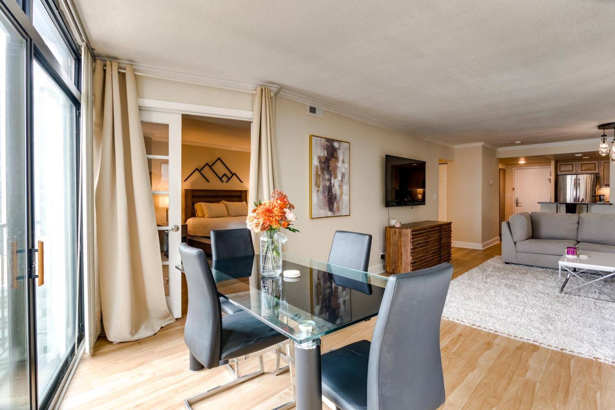 Downtown In The Center Of The City! Apartment