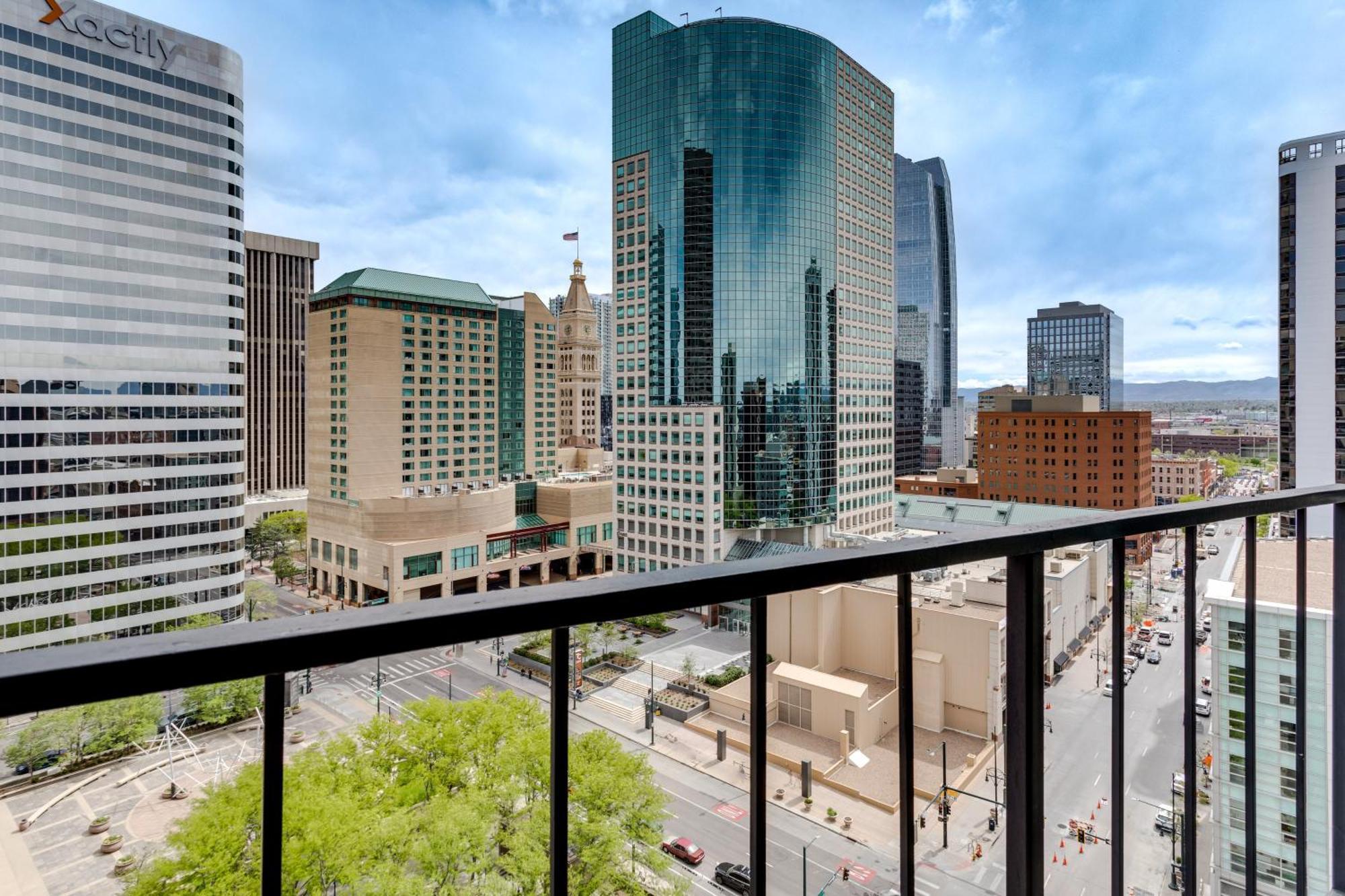 Downtown In The Center Of The City! *